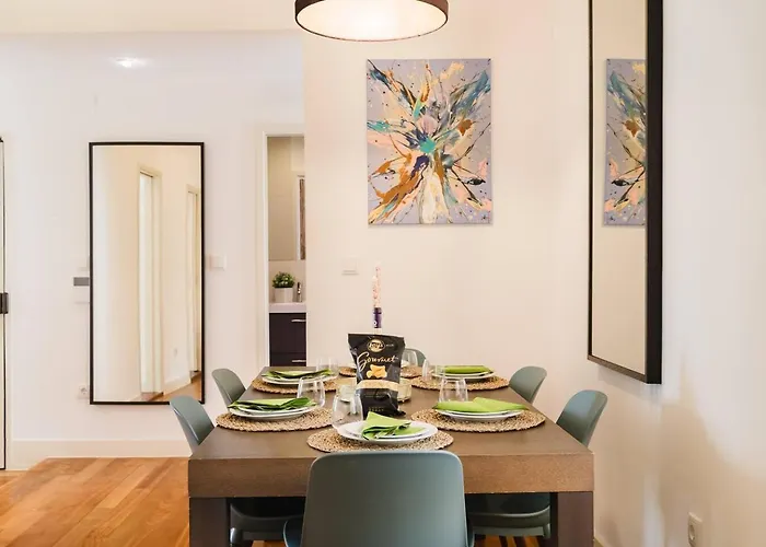 Chiado Gem Private Pool & Patio Retreat *