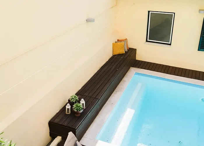 Chiado Gem Private Pool & Patio Retreat * Lizbona