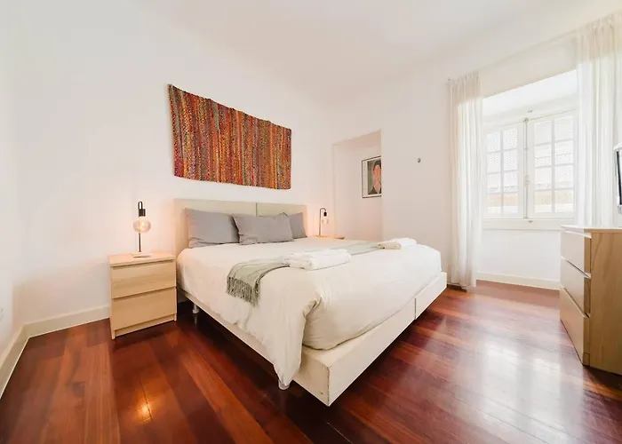 Chiado Gem Private Pool & Patio Retreat