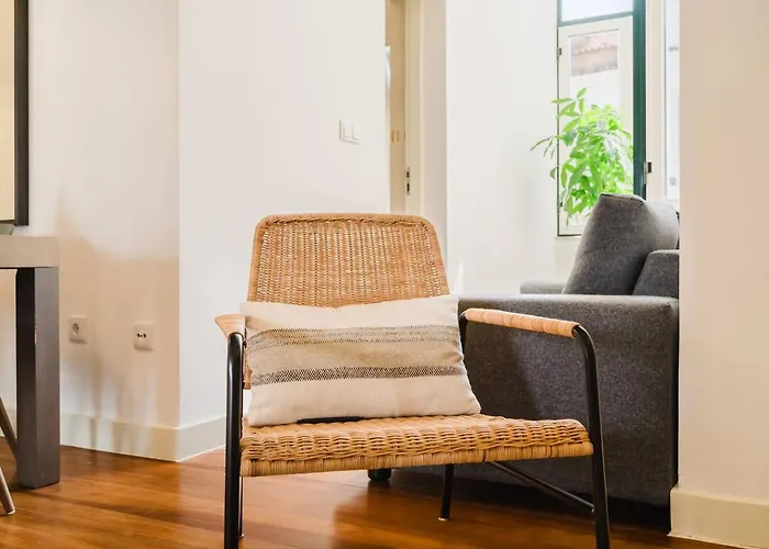 Chiado Gem Private Pool & Patio Retreat