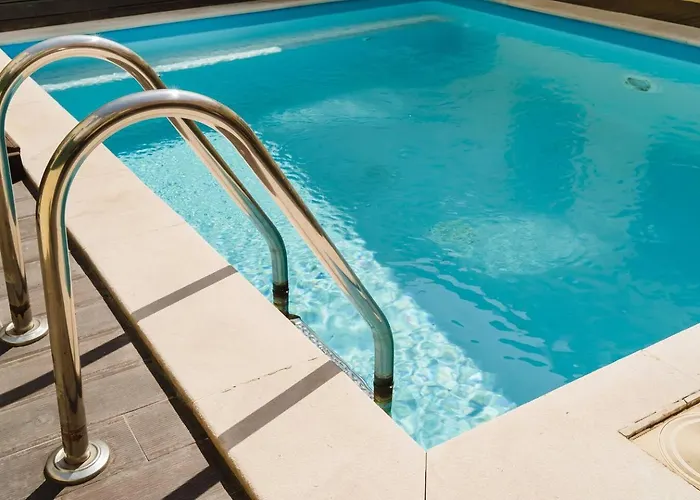 Chiado Gem Private Pool & Patio Retreat *