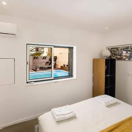 Private Pool Chiado Gem, Patio Retreat Wac Daire *