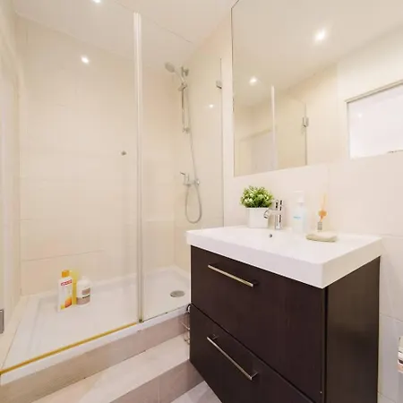 Chiado Gem Private Pool & Patio Retreat