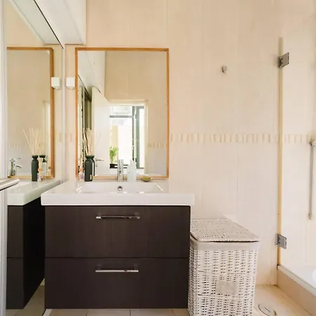 Chiado Gem Private Pool & Patio Retreat *