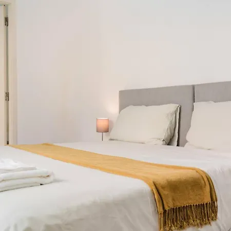 Chiado Gem Private Pool & Patio Retreat Apartment Lissabon