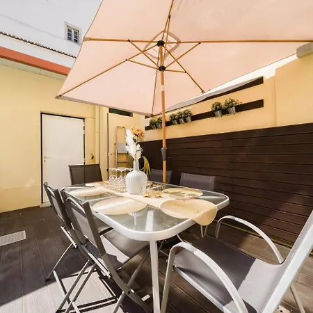 Chiado Gem Private Pool & Patio Retreat Apartment Lissabon