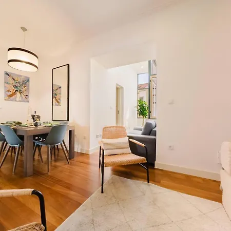 Chiado Gem Private Pool & Patio Retreat *