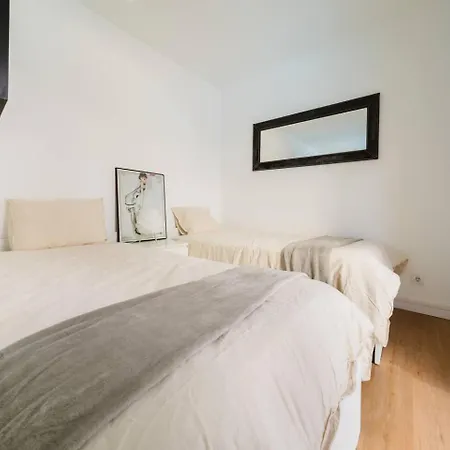 Chiado Gem Private Pool & Patio Retreat Apartment Lissabon