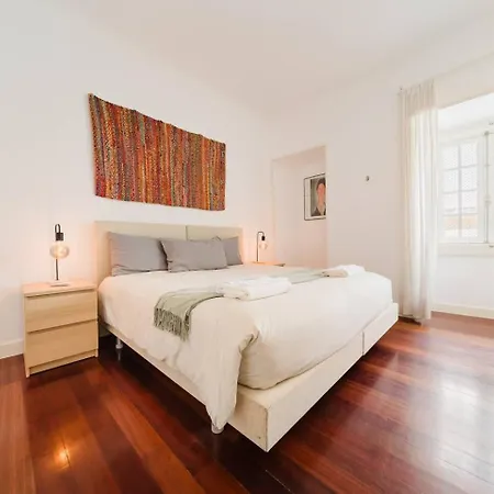 Chiado Gem Private Pool & Patio Retreat