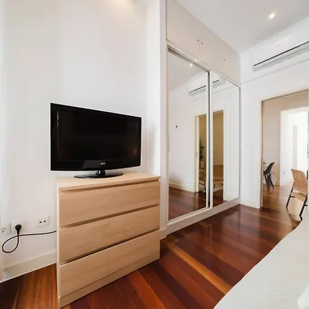 Chiado Gem Private Pool & Patio Retreat Apartment