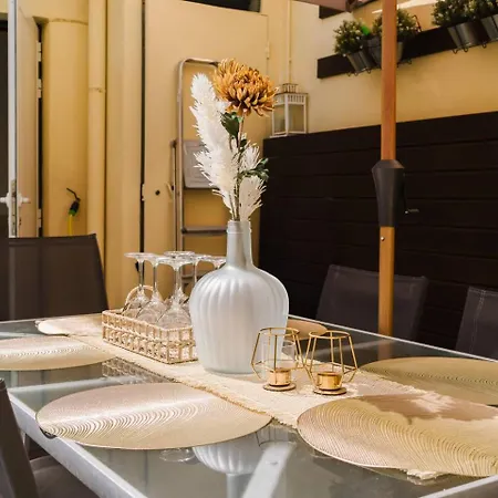 Private Pool Chiado Gem, Patio Retreat Wac Daire *