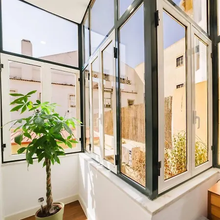 Apartment Chiado Gem Private Pool & Patio Retreat Lissabon