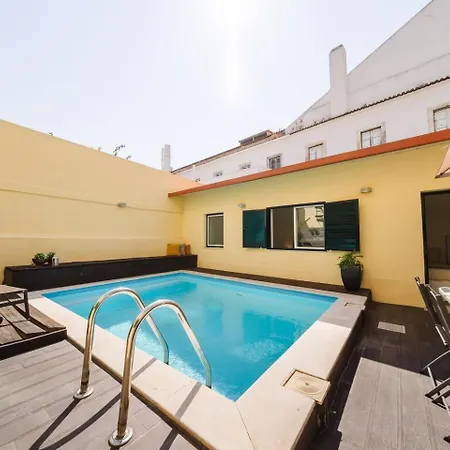 Daire Private Pool Chiado Gem, Patio Retreat Wac