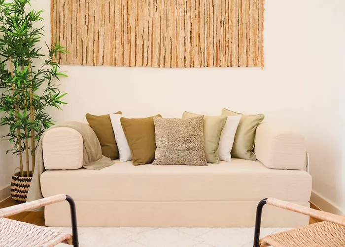 Chiado Gem Private Pool & Patio Retreat Apartment