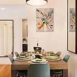 Chiado Gem Private Pool & Patio Retreat *