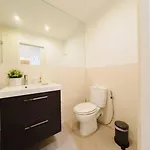 Chiado Gem Private Pool & Patio Retreat ליסבון