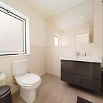 Chiado Gem Private Pool & Patio Retreat アパート